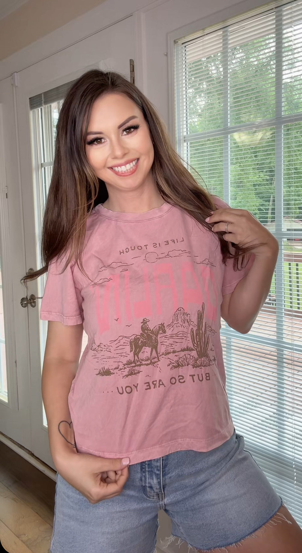 Darlin Graphic Tee (2 Colors)